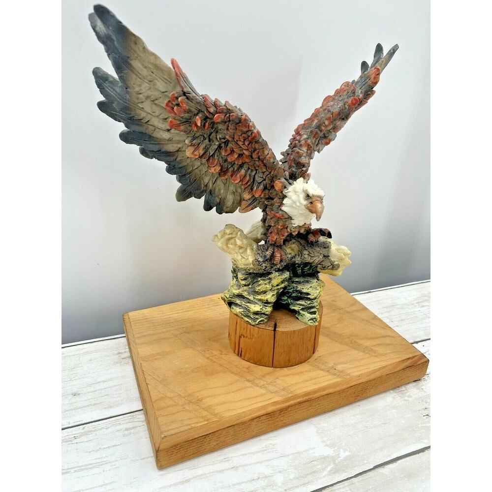 American Bald Eagle Mounted Sculpture Statue Resin Bird On Wood Mount Vintage
